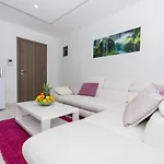 Agava Lux 아파트 트로기르