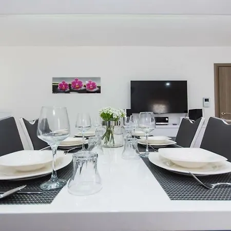 Agava Lux Apartment *