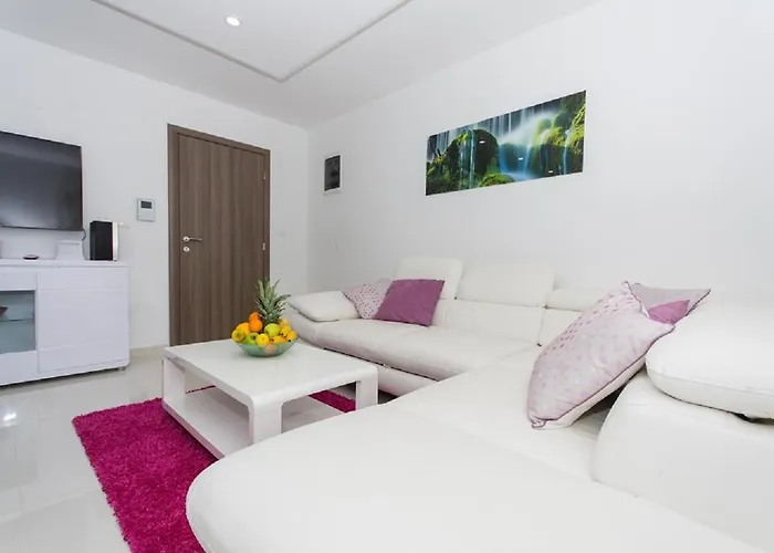 Agava Lux شقة تروغير